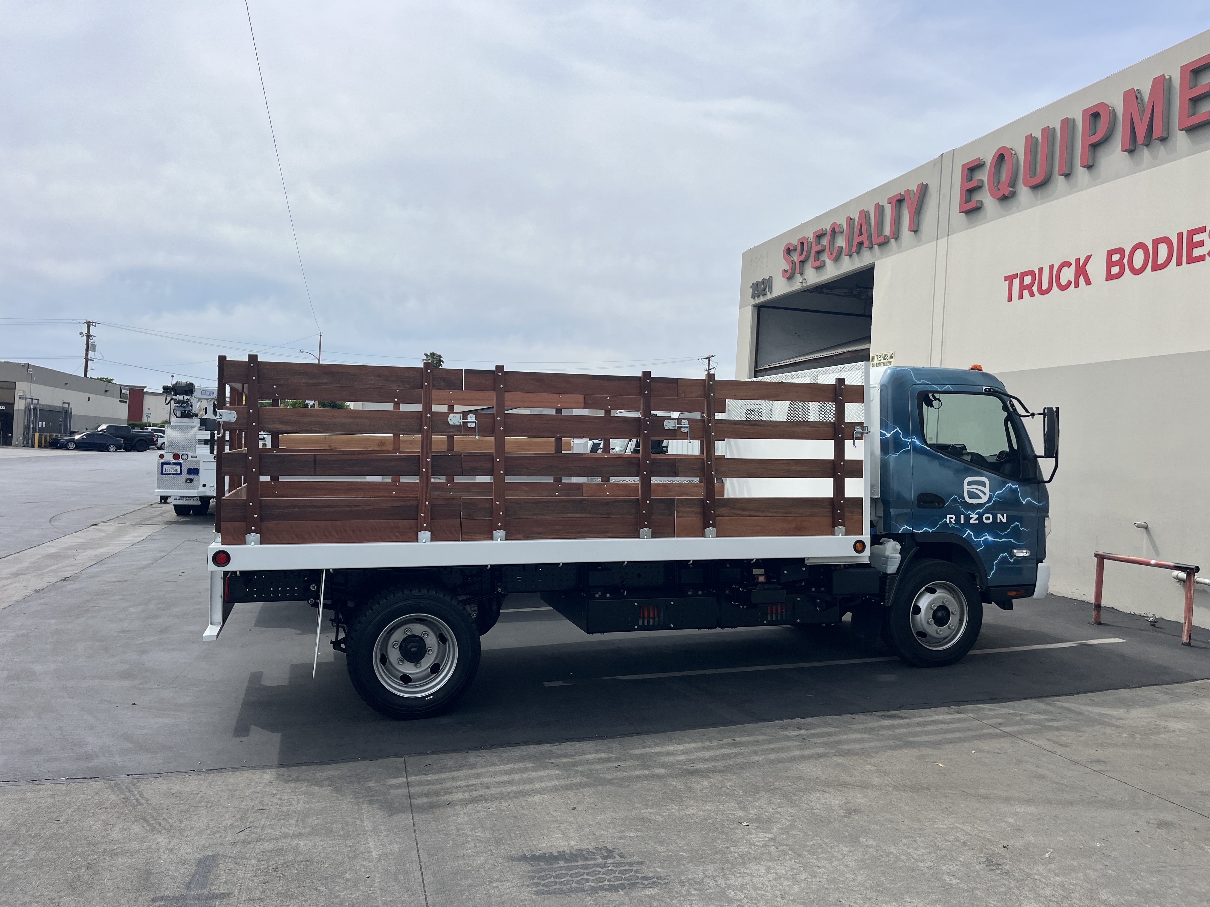 Flatbed / Stakebed